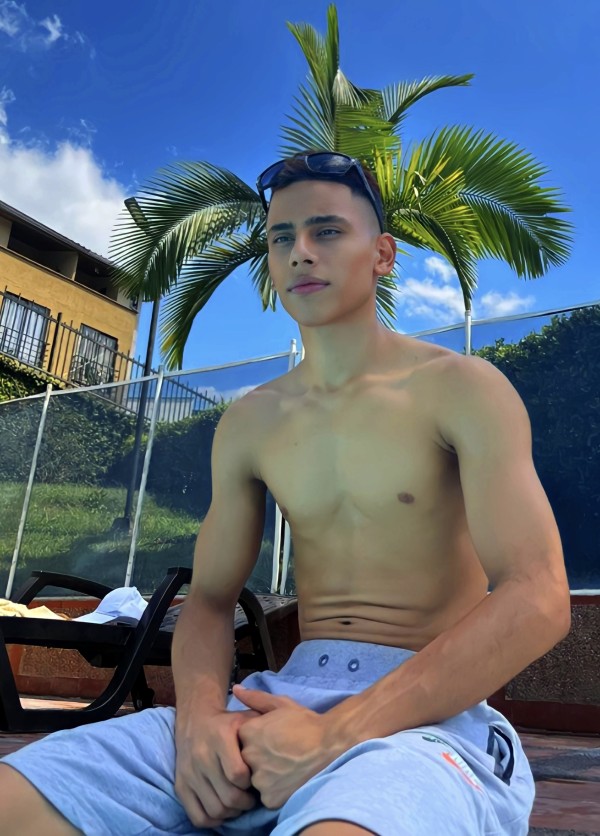 ANDRÉS DISPONIBLE AHORA MISMO BARCELONA