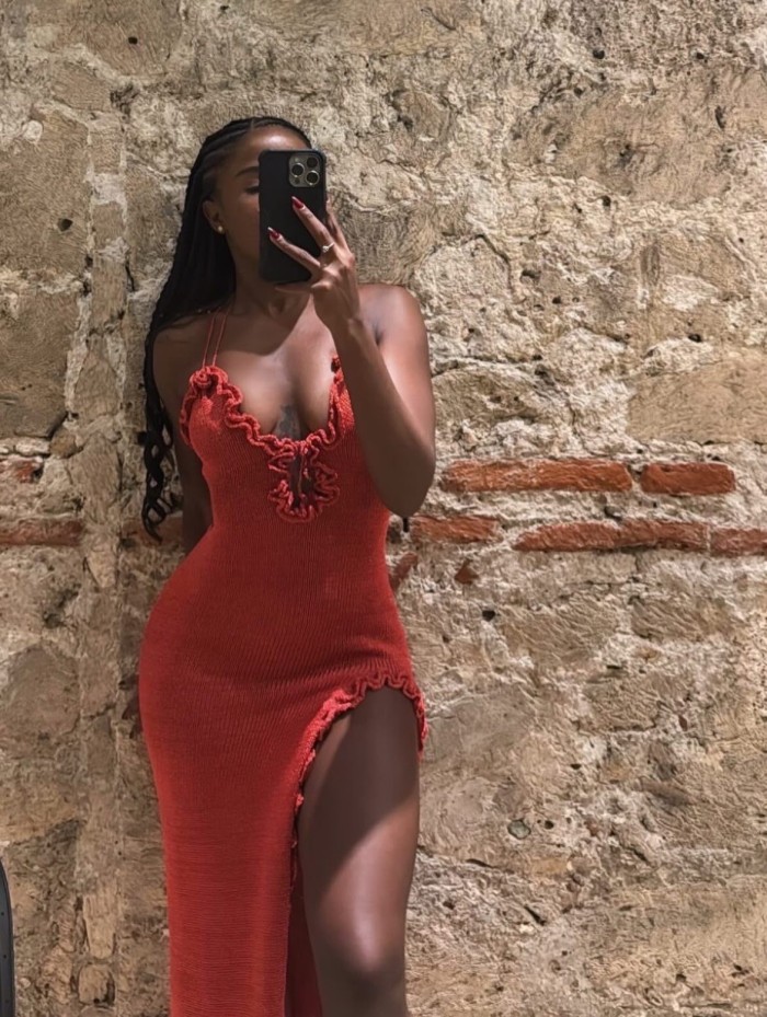 JOVEN DE CURVAS PERFECTAS! VEN DISFRUTA DE ELLAS!!