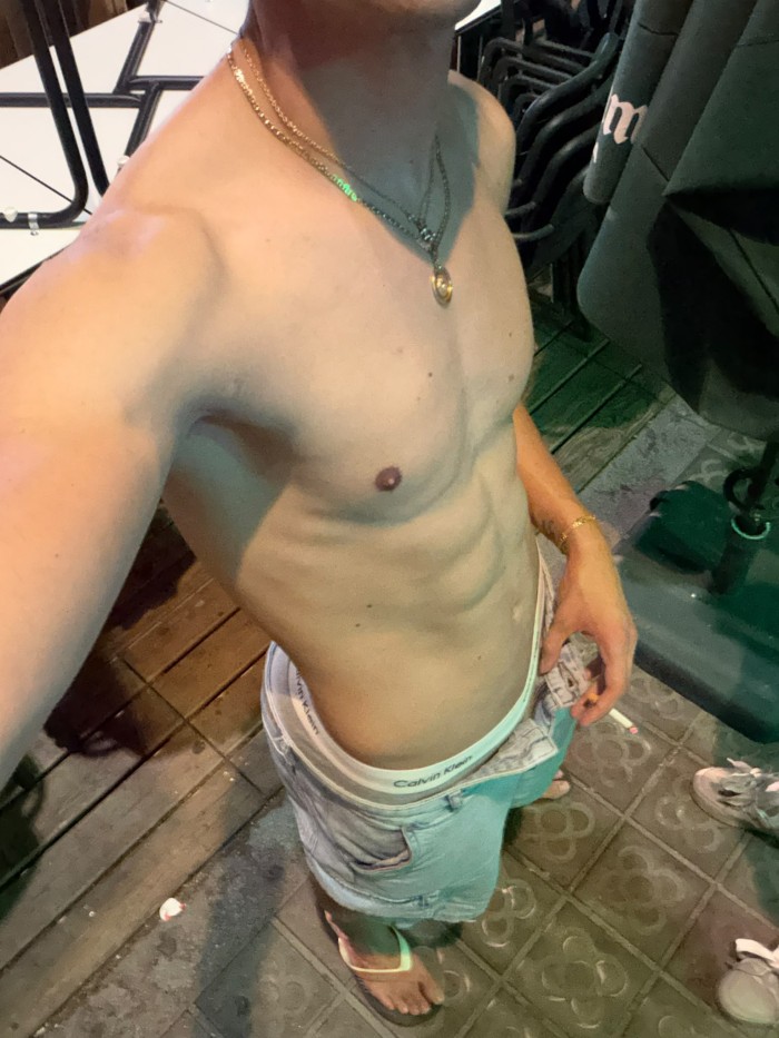 CHICO JOVEN CON GANAS DE MARCHA