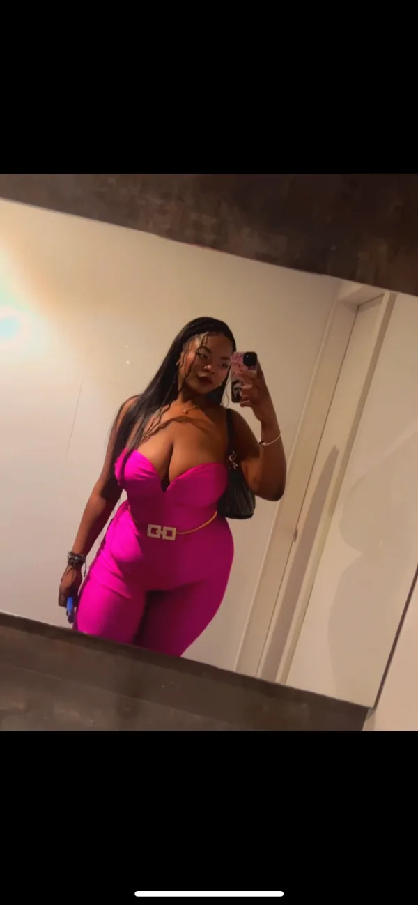 Morena colombiana con curvas