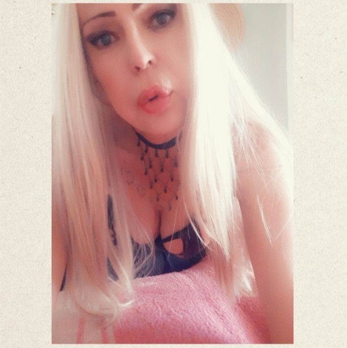 Trans la rubia hermosa en peñiscola