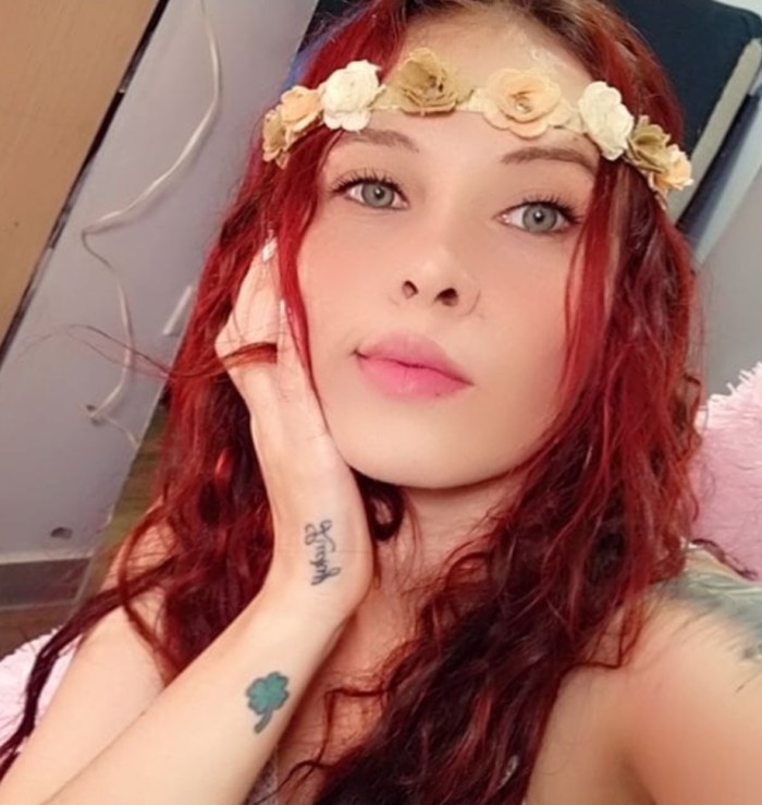 PELIRROJA COLOMBIANA DE LUJO JUGUETONA Y MORBOSA