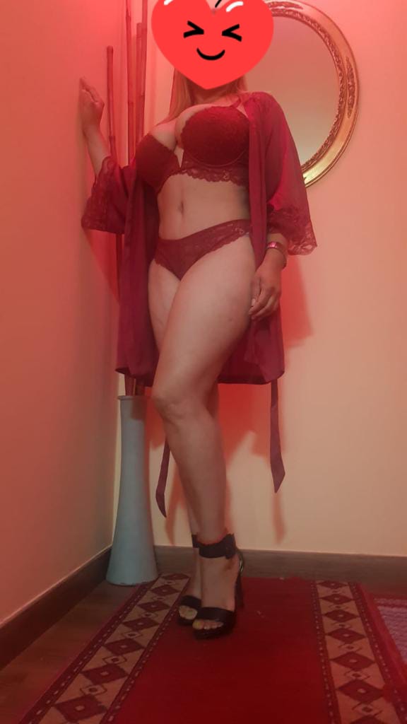 JUGUETONA FIESTERA LISTA PARA PERDER CONTROL