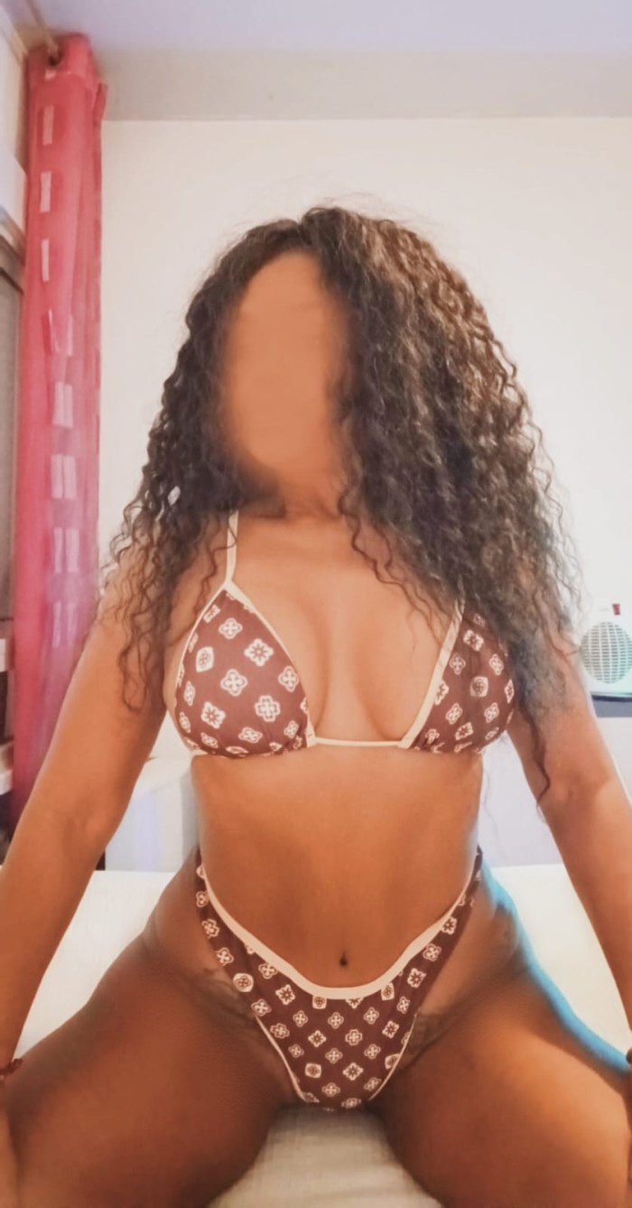 Morenita y caliente como el sol