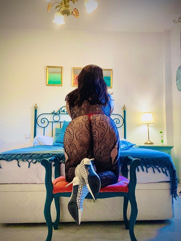 SUPER NOVEDAD DANIELA MORBOSA FIESTERA JUGUETONA CACHONDA EN ESTEPONA
