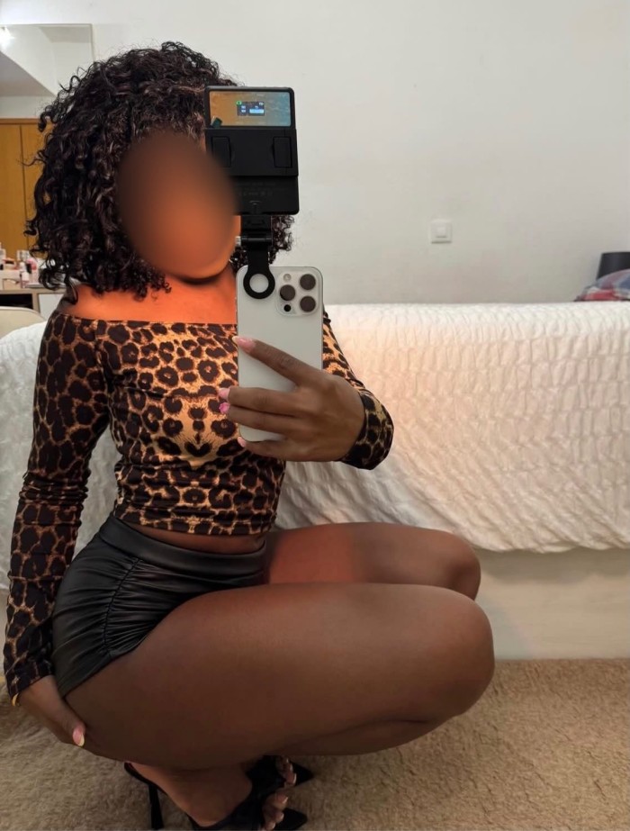 IMPLICADA MORBOSA CACHONDA DESEOSA DE PLACER