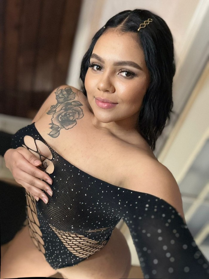 Colombiana muy exclusiva y curiosa en la cama