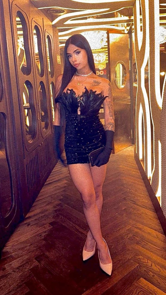 Hermosa y pollona