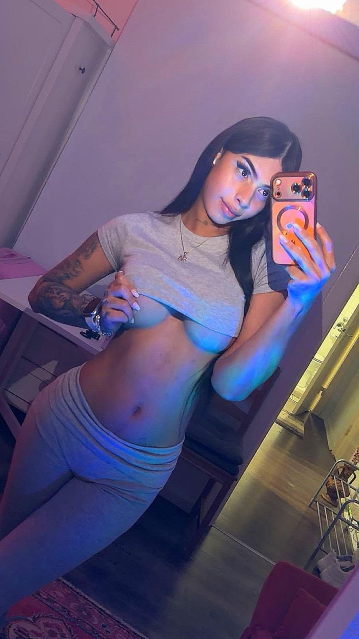 Hermosa y pollona