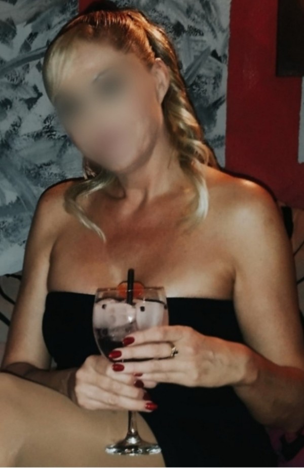 Anny caliente de país frio