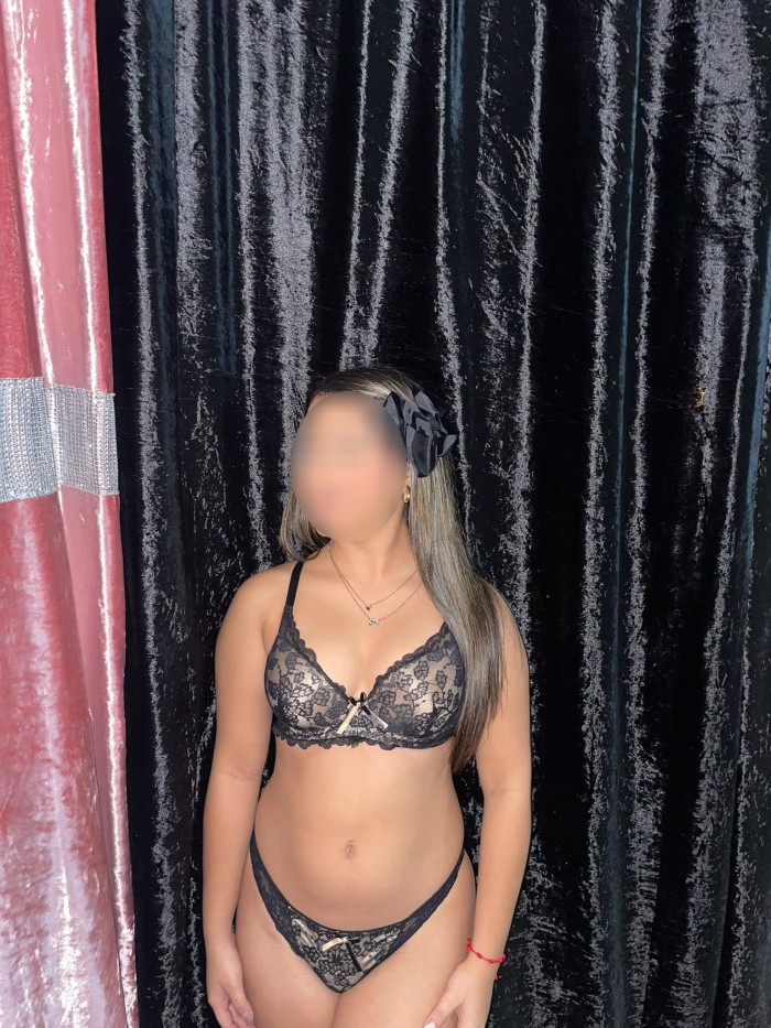 PAULA, COLOMBIANA 19 AÑOS RECIEN LLEGADA
