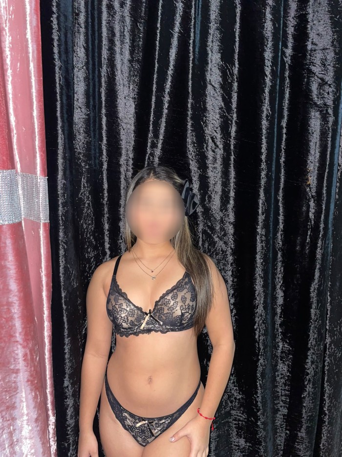 PAULA, COLOMBIANA 19 AÑOS RECIEN LLEGADA