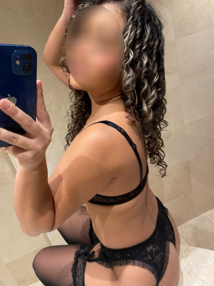 PAULA, COLOMBIANA 19 AÑOS RECIEN LLEGADA