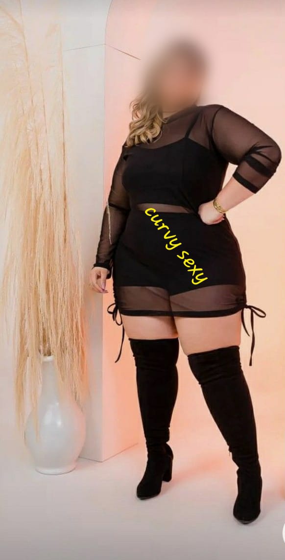 Hermosa curby novedad