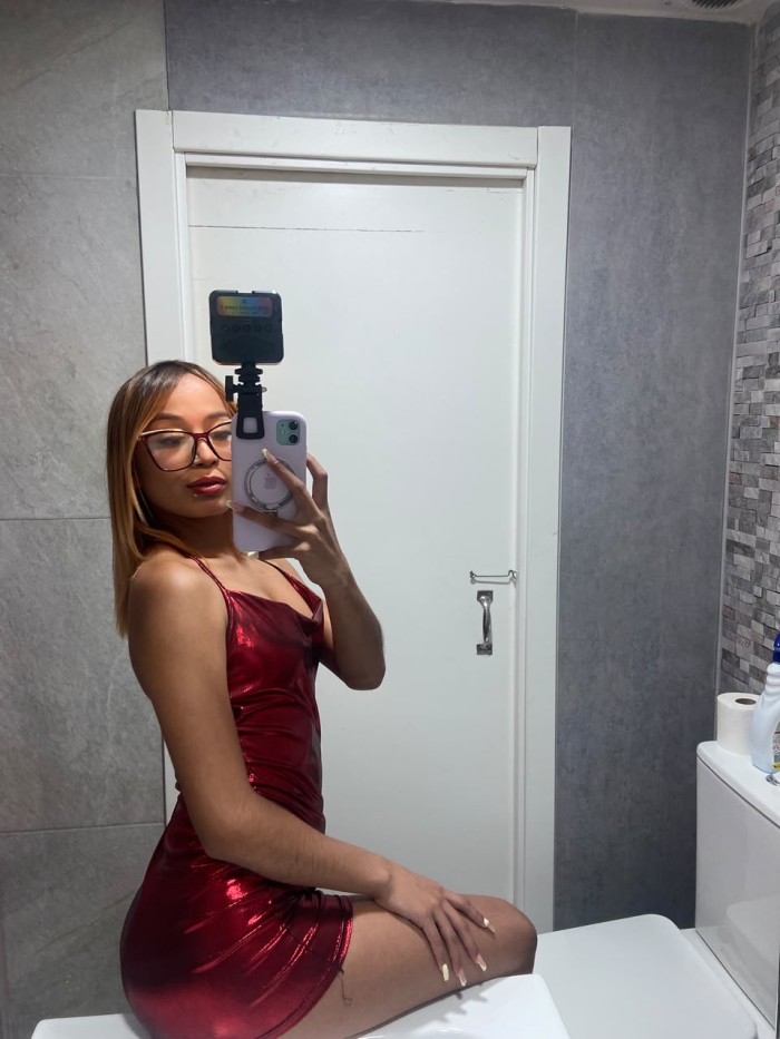 LATINA CHIQUITITA ADICTA AL SEXO