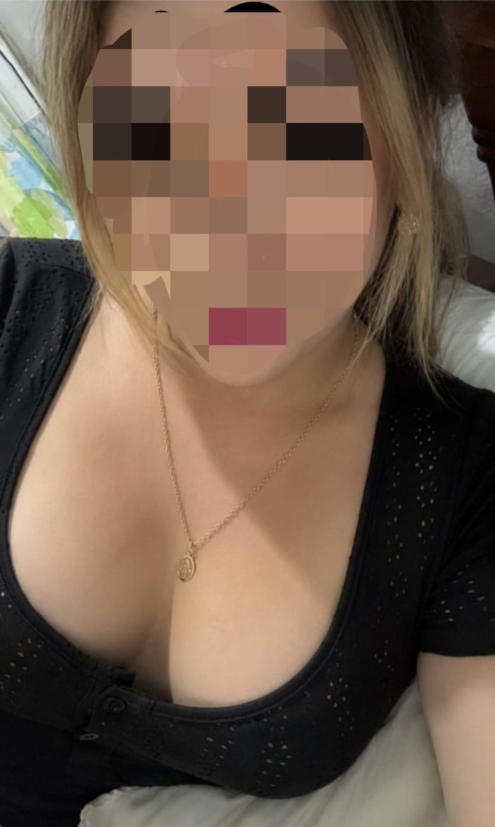 LUCIANA ARDIENTE PUTA COÑITO APRETADITO