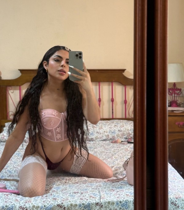 Trans jovencita femenina fotos reales