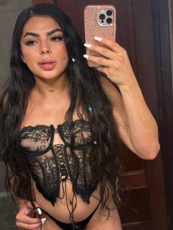 Trans jovencita femenina fotos reales
