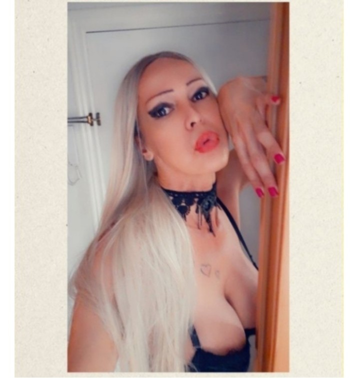 Trans la rubia hermosa en peñiscola