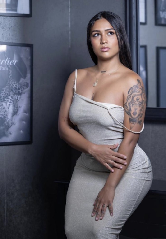 Escort de lujo muy guapa  – Salidas 24 horas