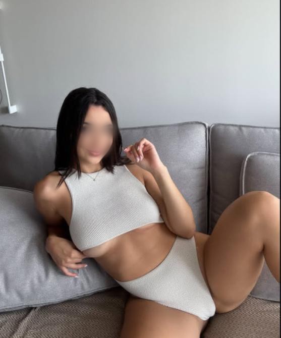 CHICA CACHONDA CHOCHITO ESTRECHO COMPLACIENTE