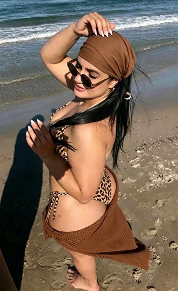 DELICIOSA ENTREGADA CACHONDA IMPLICADA LUJURIOSA