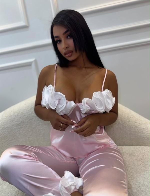CAMILA CACHONDA Y FIESTERA