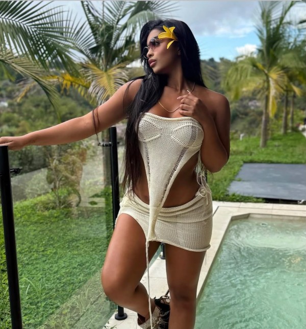CAMILA CACHONDA Y FIESTERA