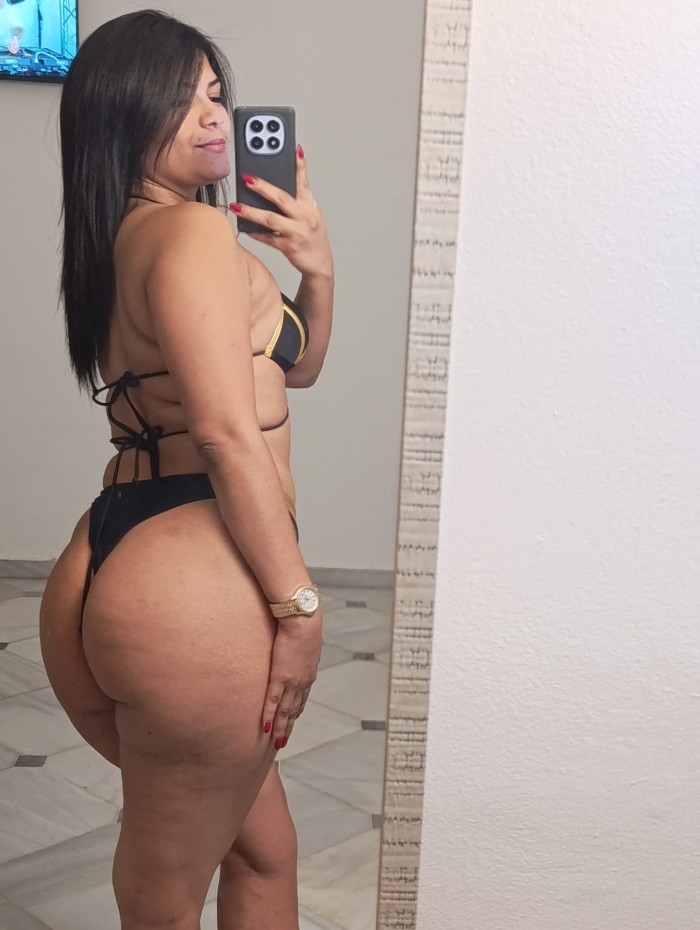 MORENA DIVINA FIESTERA Y MORBOSA