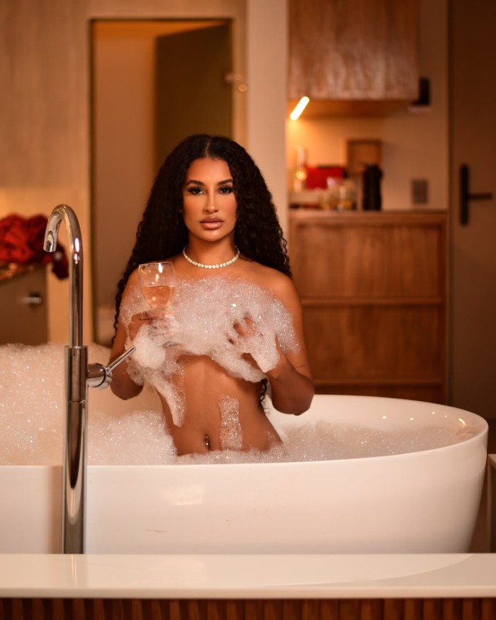 THAY – Modelo Brasileña de Lujo en Ibiza