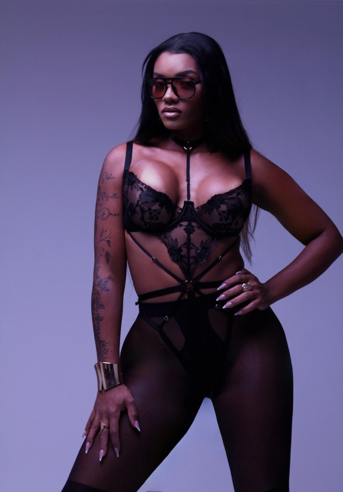 RUBY – Modelo Brasileña Exclusiva en Ibiza