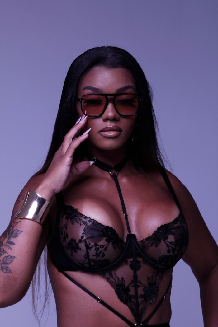 RUBY – Modelo Brasileña Exclusiva en Ibiza