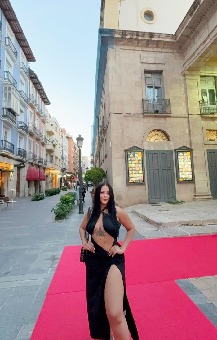 HERMOSA SENSUAL ARDIENTE DESEOSA DE SEXO