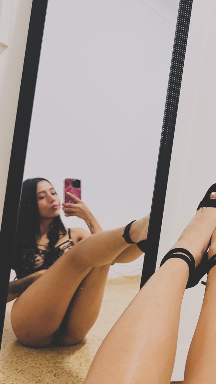 JOVENCITA ENROLLADA, SEXY Y FIESTERA 24H