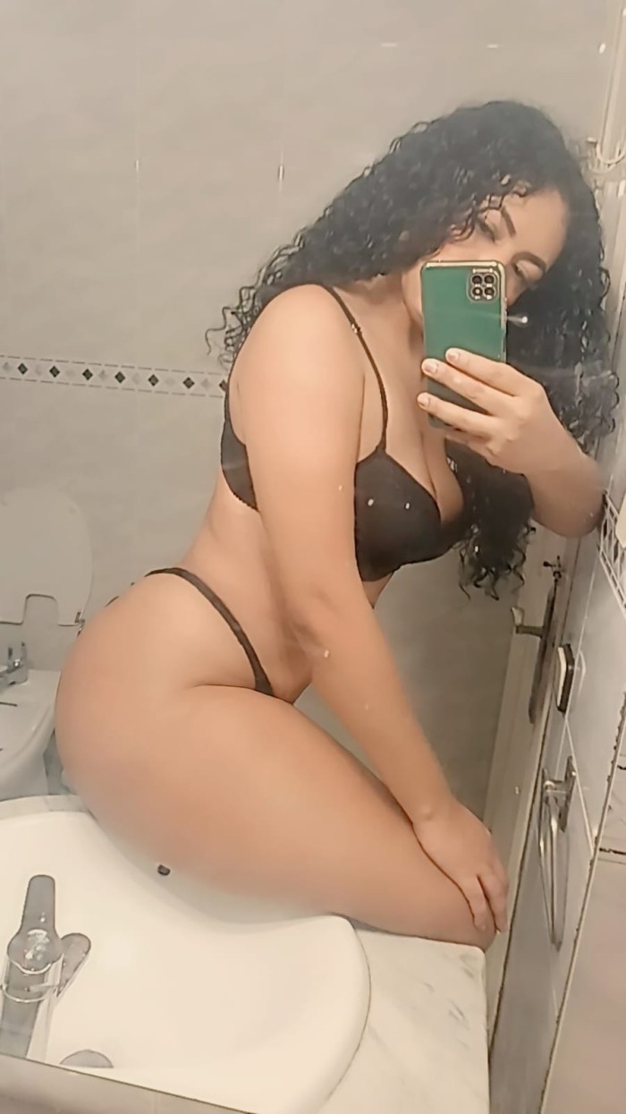 GARGANTA PROFUNDA FOLLAME EL CULO CHICA DIFERENTE