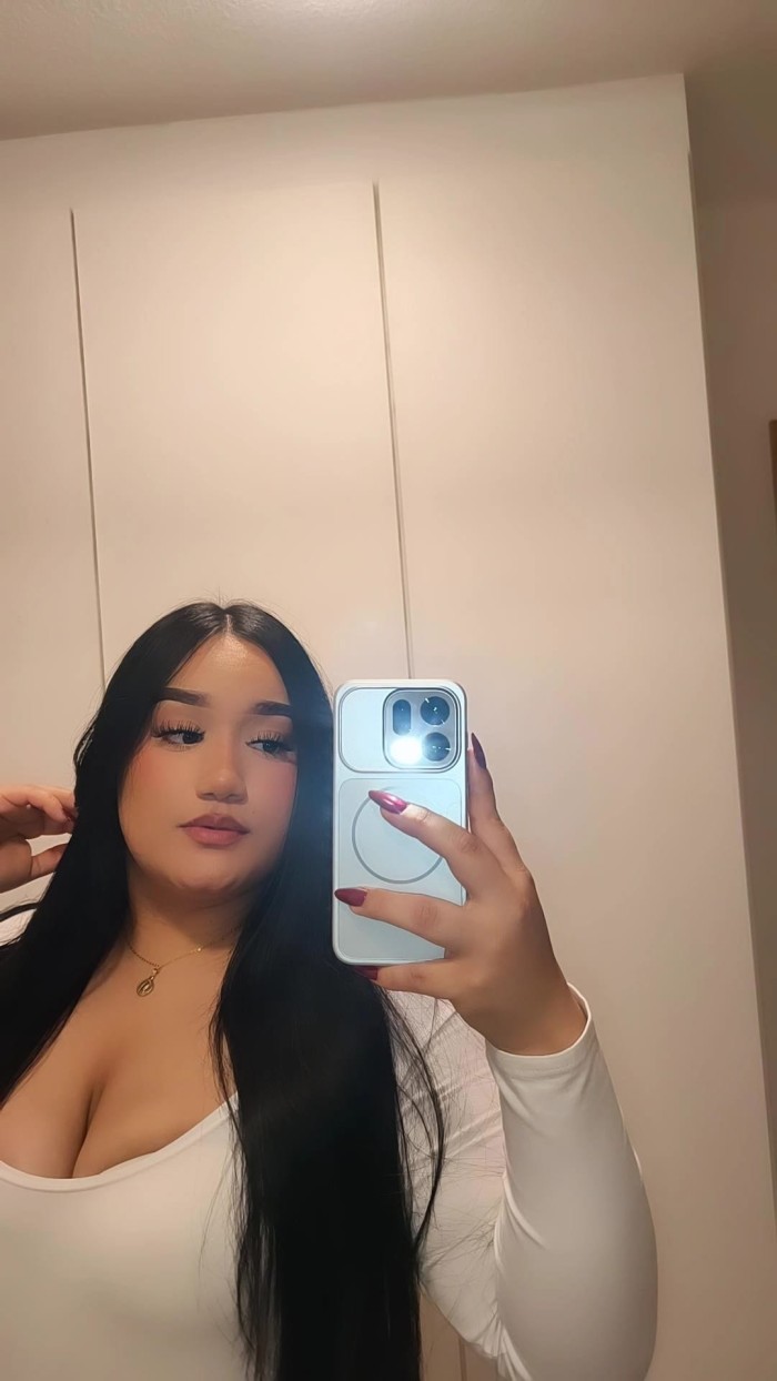 Jovencita guapa fiestera