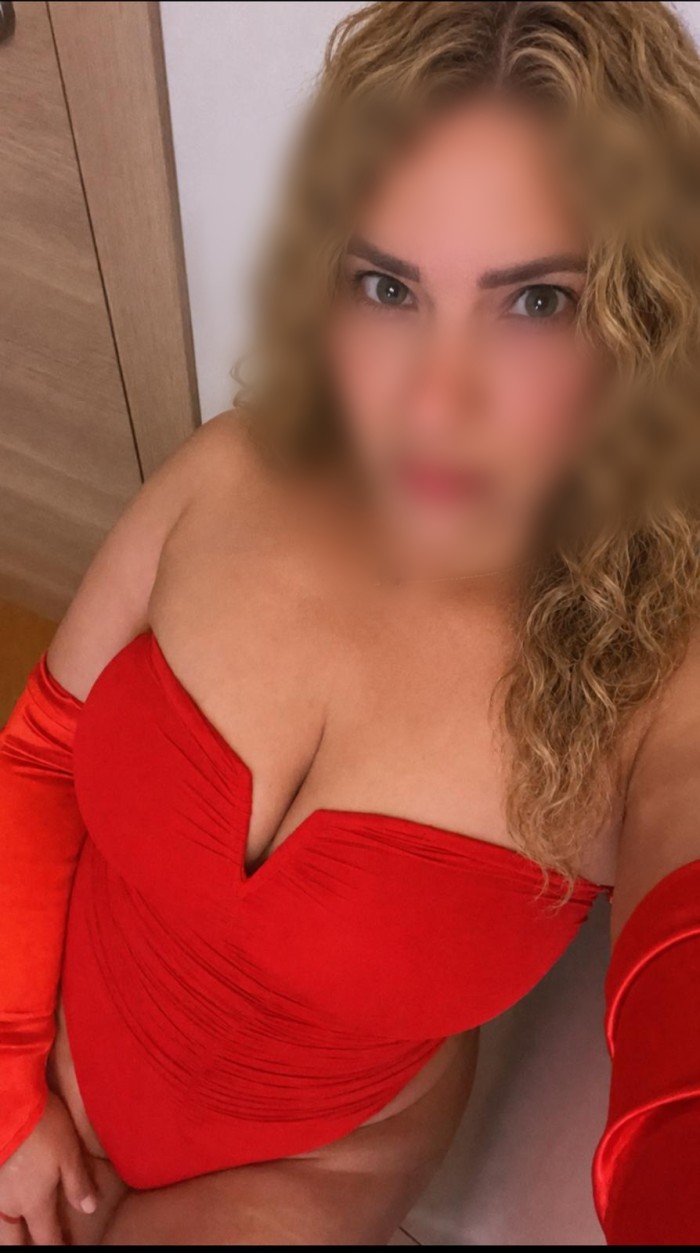 VENUS ATREVIDA YGUAPA MADURA  EN CASTELLDEFELS