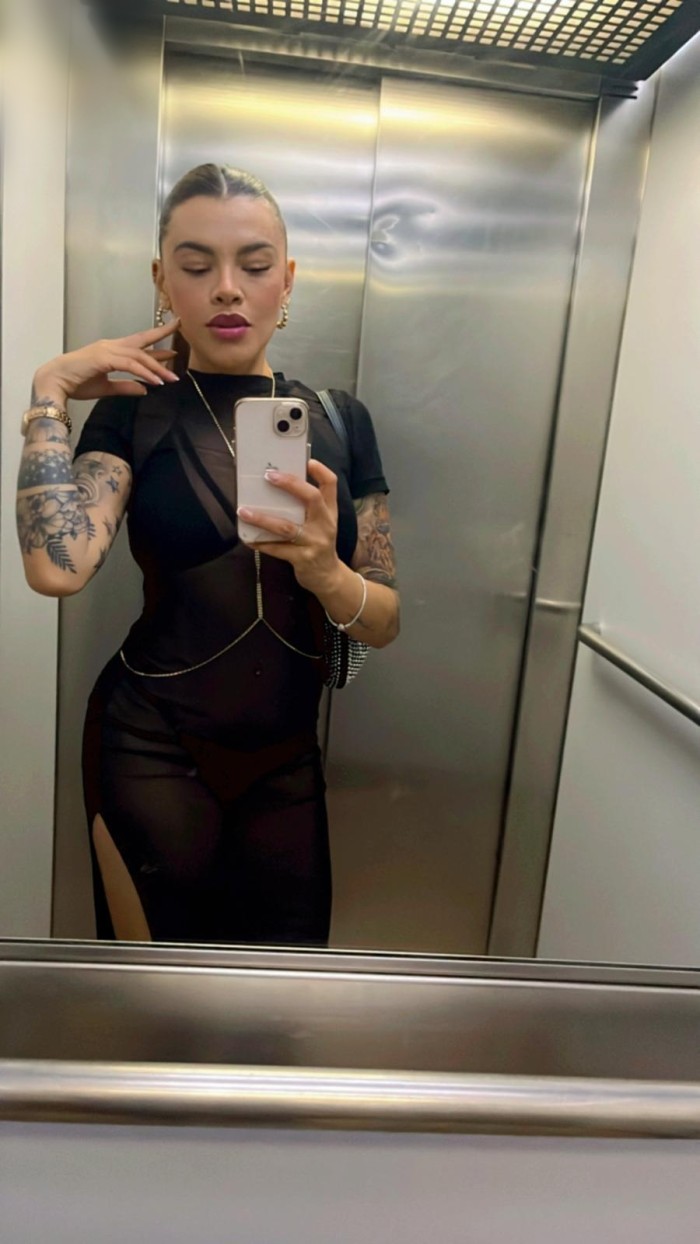 SEXY LATINA JOVENCITA MUY ARDIENTE EN EMPURIABRAVA