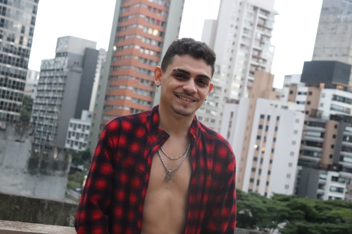 JOVENCITO BIEN DOTADO Y VENOSO, FETICHISTA