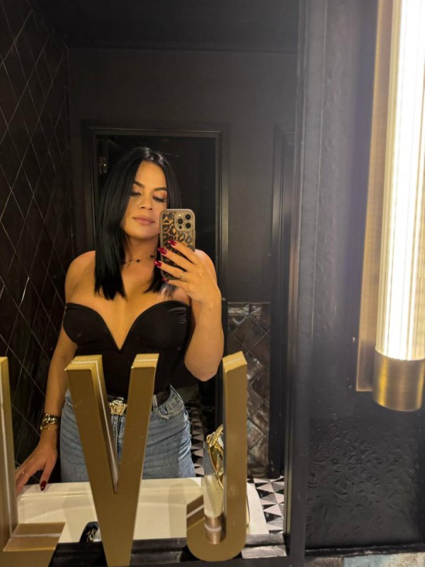 Daniela morena latina
