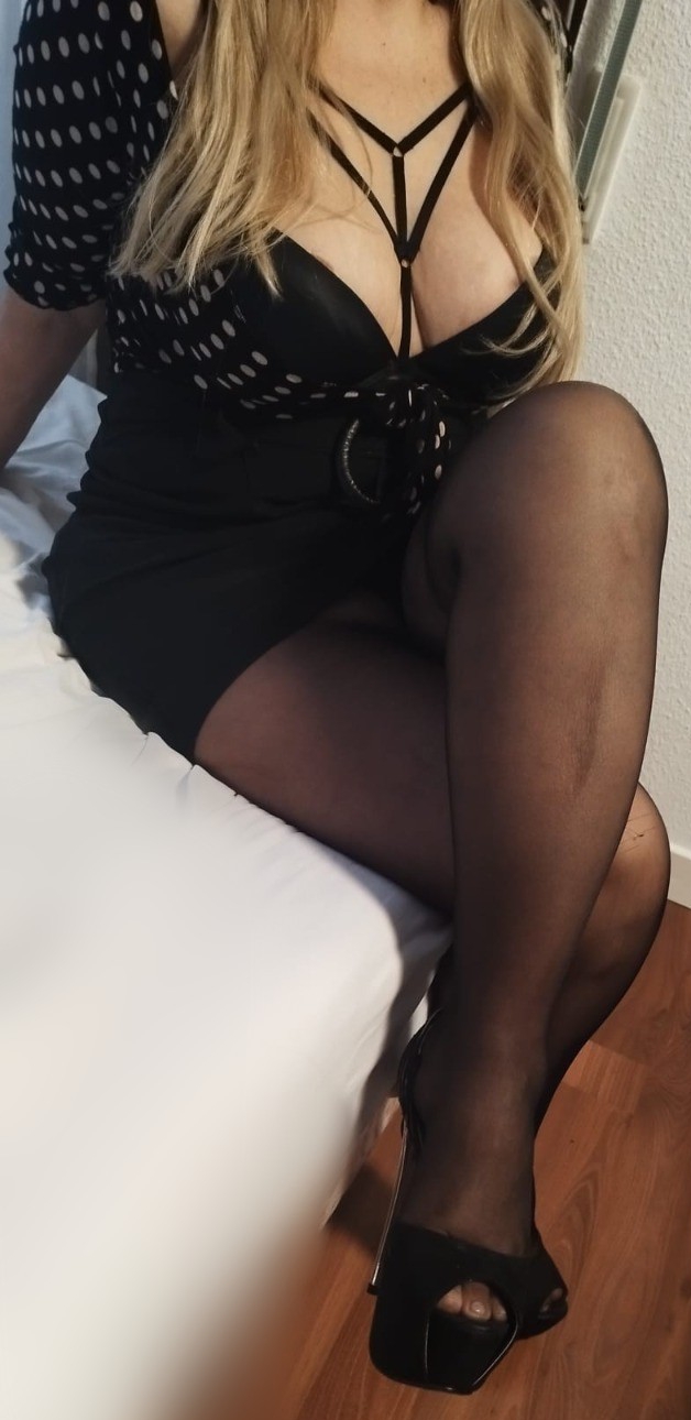 RESIEN LLEGADITA. LOLA GUAPÍSIMA RUBIA ELEGANTE
