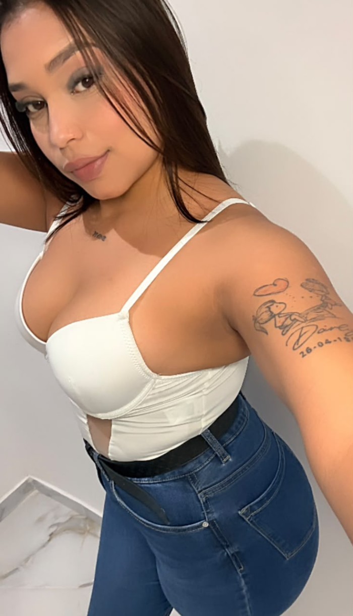 MULATA CON CULO RICO Y APRETADITO DISFRUTA DE MI