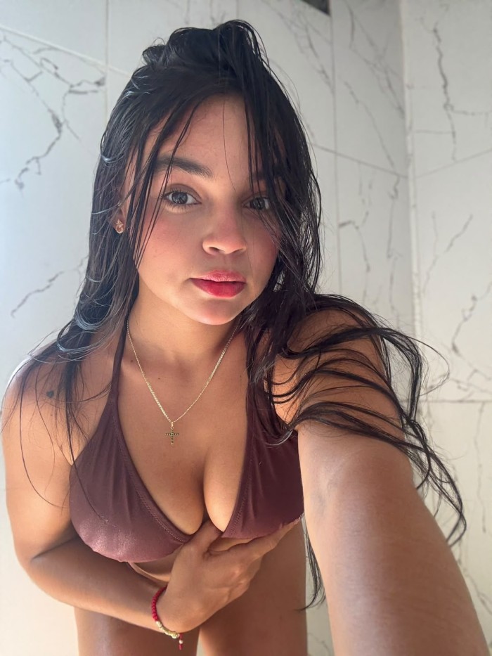 DAYANA NIÑA MUY COMPLETA