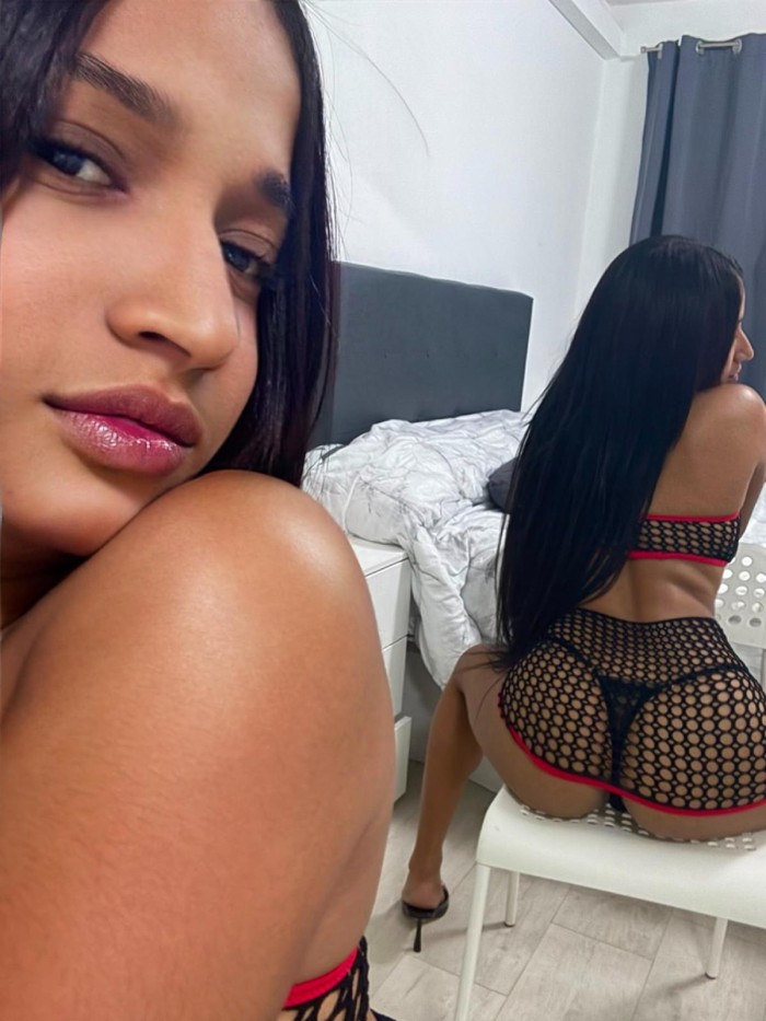 PAMELA CALIENTE Y LUJURISA