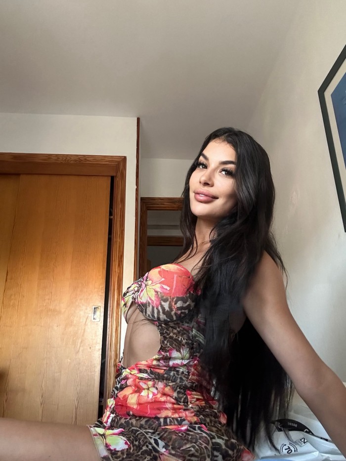 SENSUAL ESCORT BRASILEÑA ARDIENTE  FIESTERA NOVEDA
