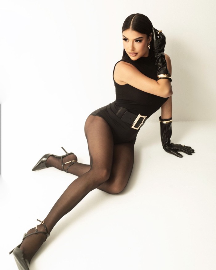 SENSUAL ESCORT BRASILEÑA ARDIENTE  FIESTERA NOVEDA