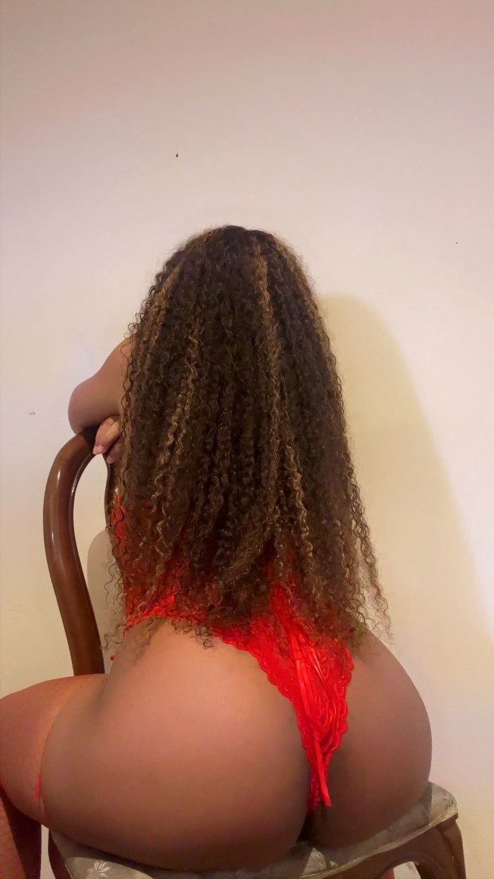Mónica sexi atrevida cariñosa complaciente