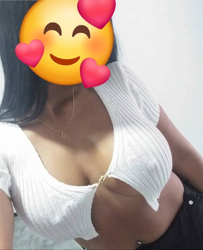 LATINA PECHOS XXL PISO PRIVADO AIRE Y  JUGUETES
