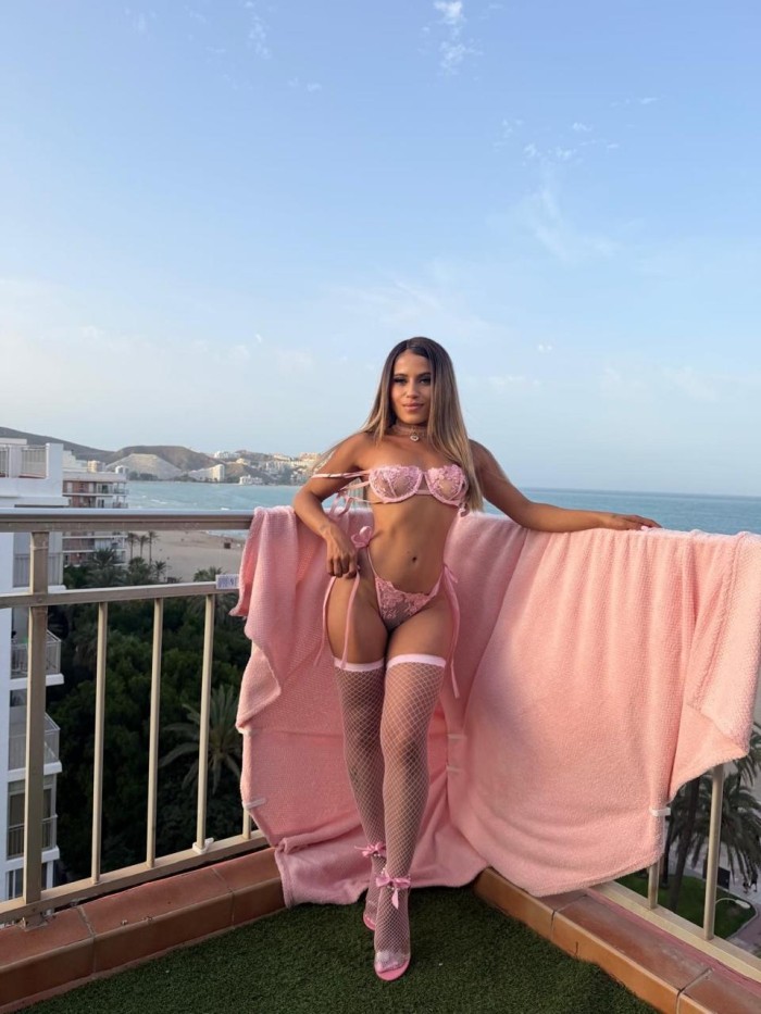 JOVEN COLOMBIANA GUAPÍSIMA MUY DULCE Y BONITA