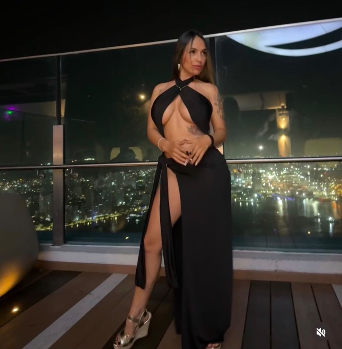 ALINA 29  – COLOMBIANA FIESTERA EN BARRIO DEL PILAR